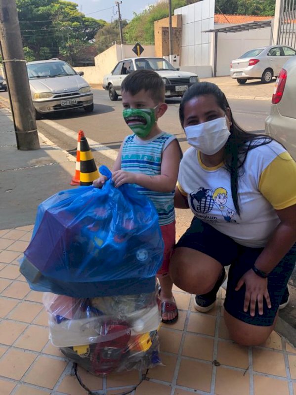 Dia das Crianças. Doações de Brinquedos para a Creche Divina Providência em São Carlos
